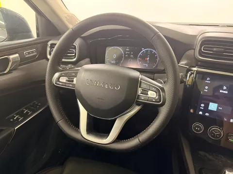 Lynk & Co 02