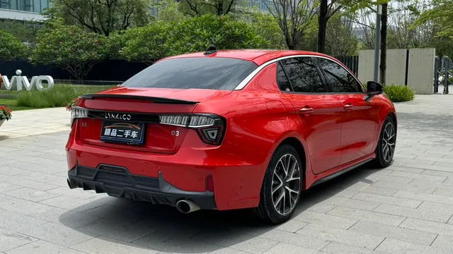 Lynk & Co 03