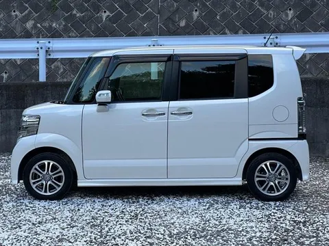 Honda N-BOX Custom