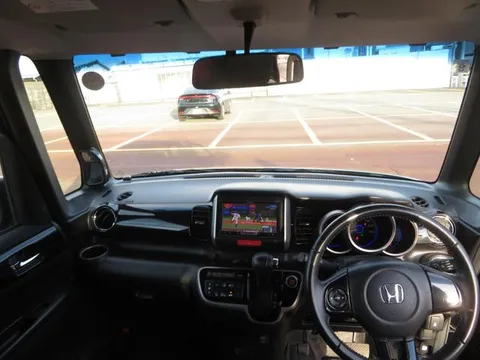 Honda N-BOX Custom