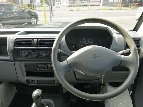 Mitsubishi Minicab Van