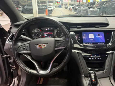 Cadillac XT6