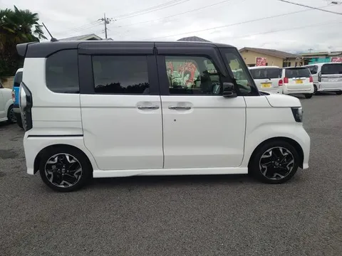 Honda N-BOX Custom