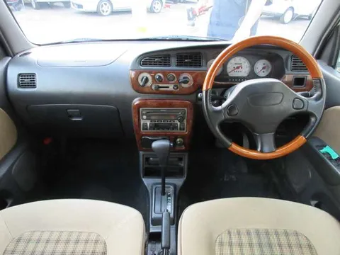 Daihatsu Mira Gino