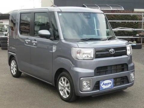 Toyota Pixis Mega