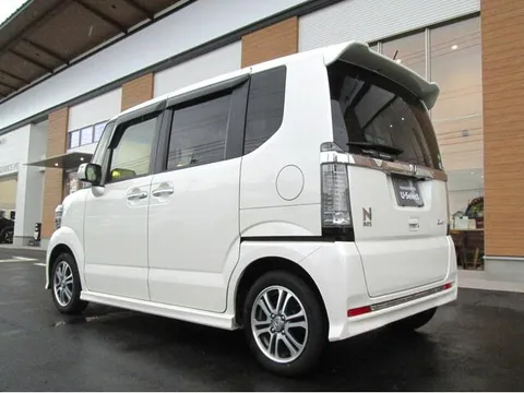 Honda N-BOX Custom