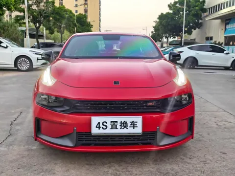 Lynk & Co 03