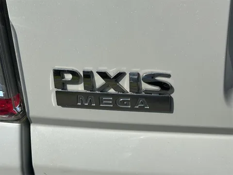 Toyota Pixis Mega