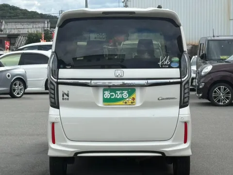 Honda N-BOX Custom