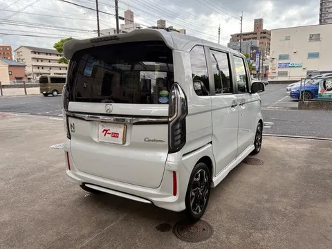 Honda N-BOX Custom
