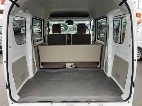 Nissan Clipper Van