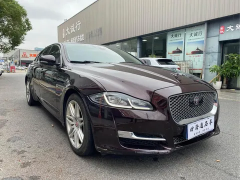 Jaguar XJ