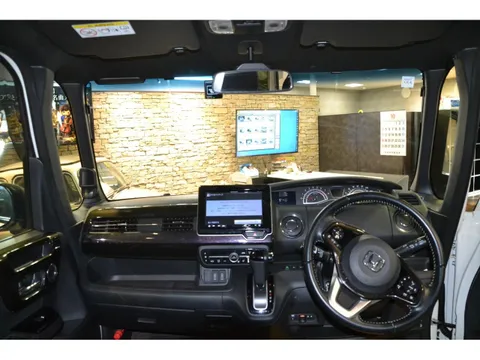 Honda N-BOX Custom