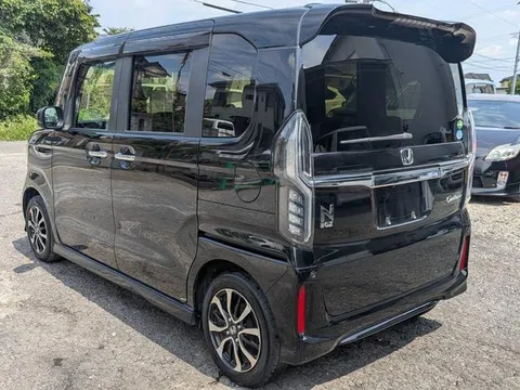 Honda N-BOX Custom