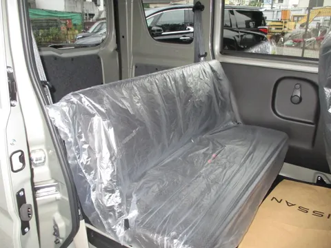 Nissan Clipper Van