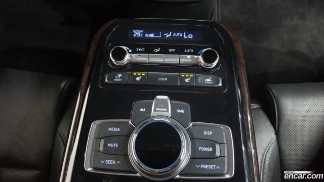 Genesis G90 (EQ900)