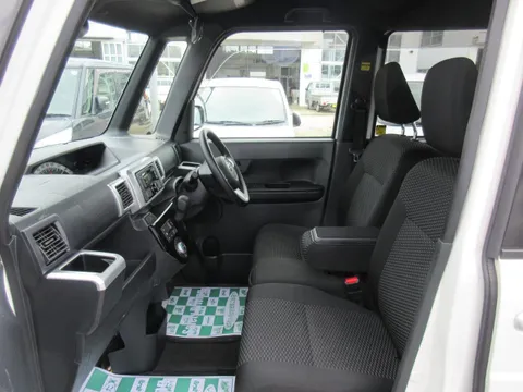Toyota Pixis Mega