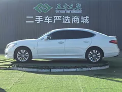 Infiniti Q70