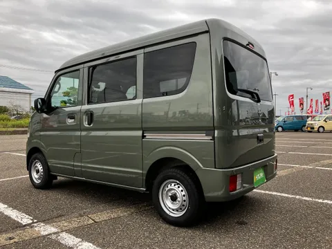 Nissan Clipper Van
