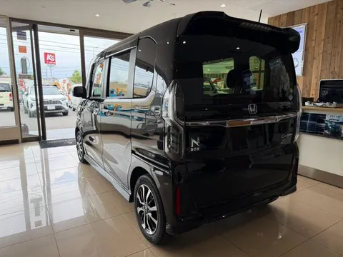 Honda N-BOX Custom
