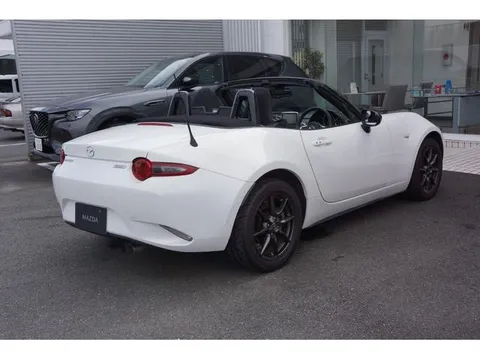 Mazda MX-5 (Roadster)