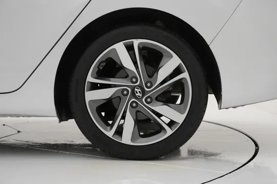 Hyundai Elantra (Avante)