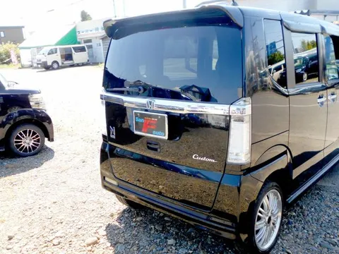 Honda N-BOX Custom