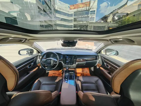 Volvo S90