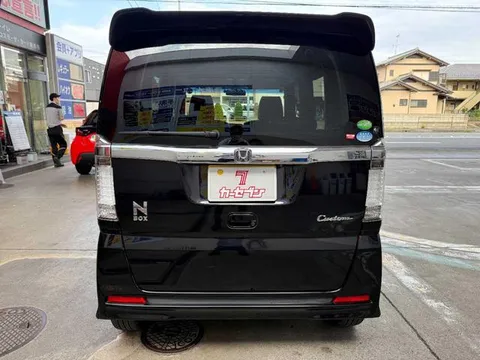 Honda N-BOX Custom