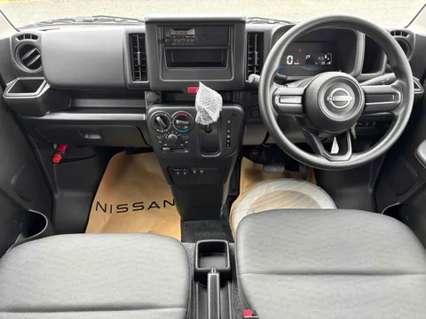 Nissan Clipper Van