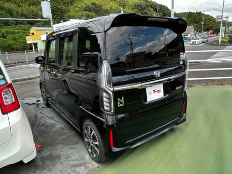 Honda N-BOX Custom