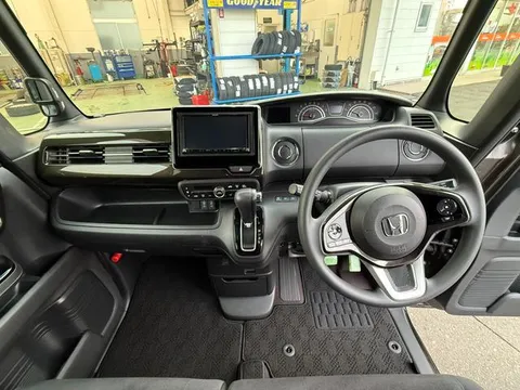 Honda N-BOX Custom