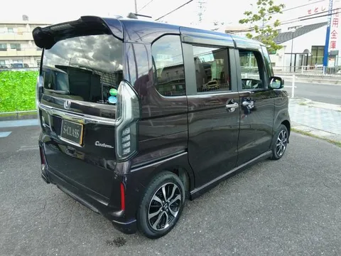 Honda N-BOX Custom