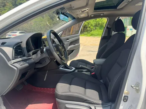 Hyundai Elantra (Avante)