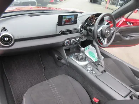 Mazda MX-5 (Roadster)