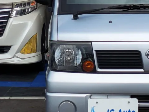 Nissan Clipper Van