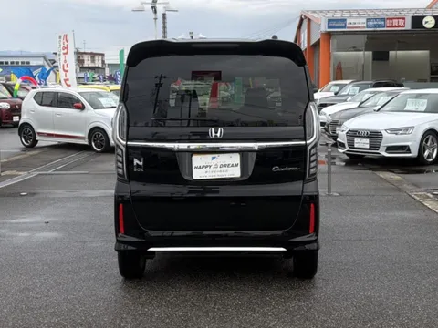 Honda N-BOX Custom
