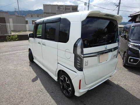 Honda N-BOX Custom
