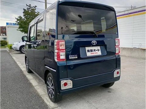 Toyota Pixis Mega