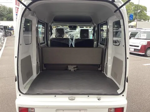 Nissan Clipper Van