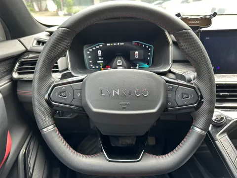 Lynk & Co 06