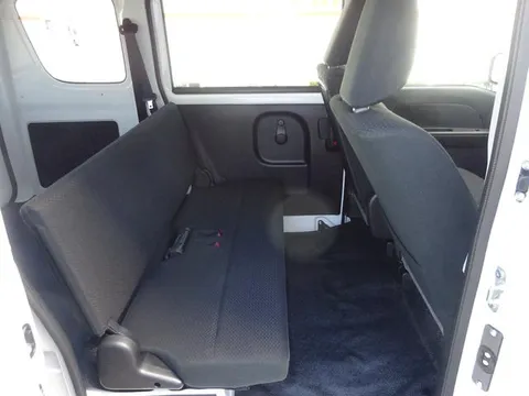 Nissan Clipper Van
