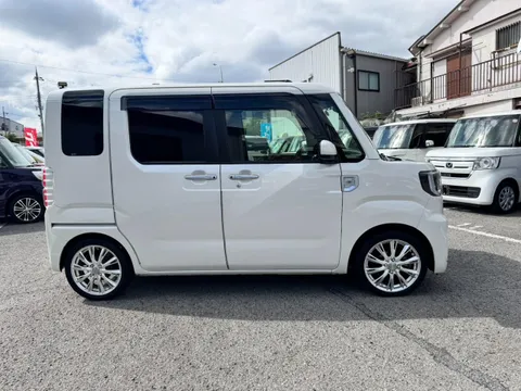 Toyota Pixis Mega
