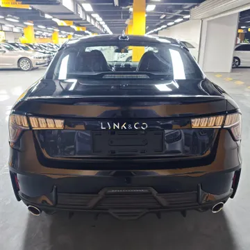 Lynk & Co 03