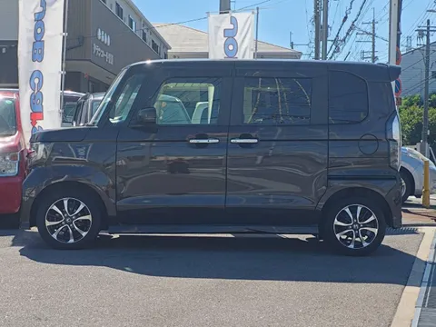 Honda N-BOX Custom