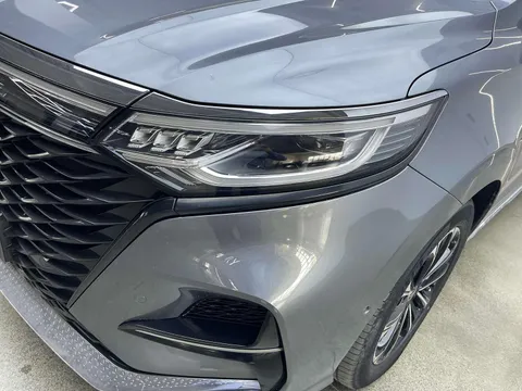 Roewe iMAX8