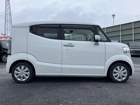 Honda N-BOX Slash