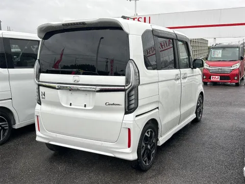 Honda N-BOX Custom