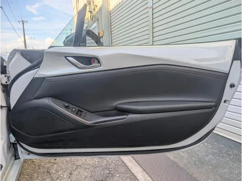 Mazda MX-5 (Roadster)