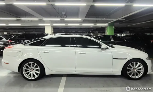Jaguar XJ